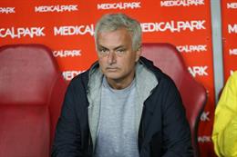 1 fenerbahce khung hoang truoc man tiep don man united